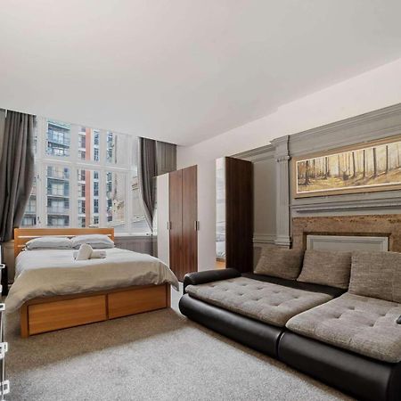 Spacious City Centre Apartment W/ Free Valet Parking เลสเตอร์ ภายนอก รูปภาพ