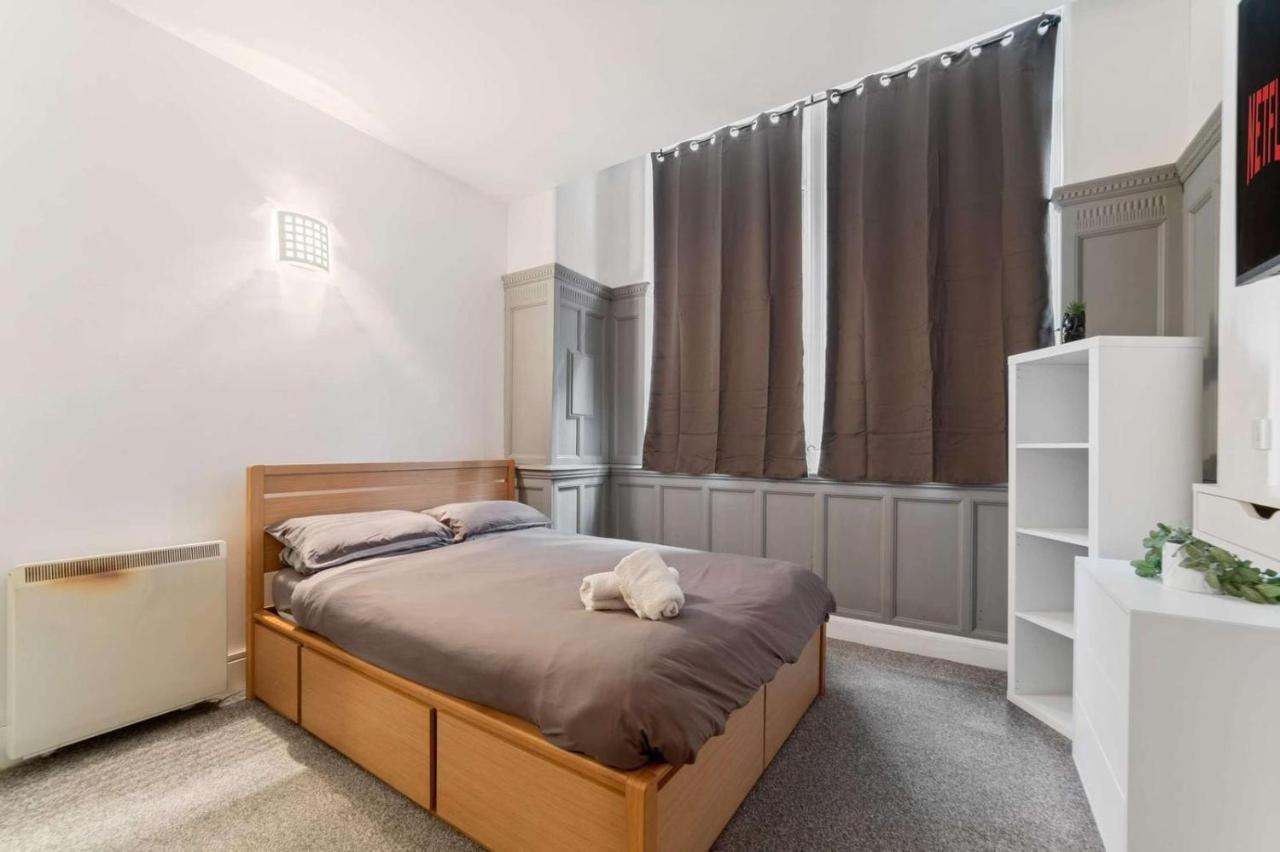 Spacious City Centre Apartment W/ Free Valet Parking เลสเตอร์ ภายนอก รูปภาพ