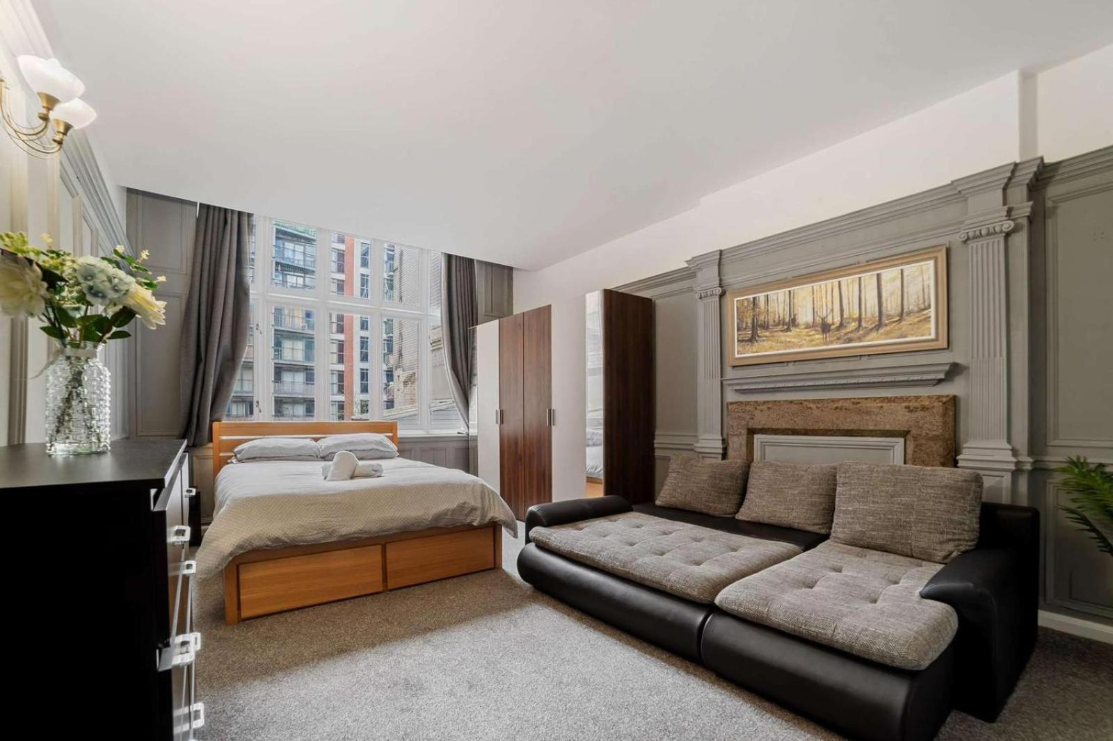 Spacious City Centre Apartment W/ Free Valet Parking เลสเตอร์ ภายนอก รูปภาพ